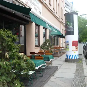 Living In The Box Hostal Berlín