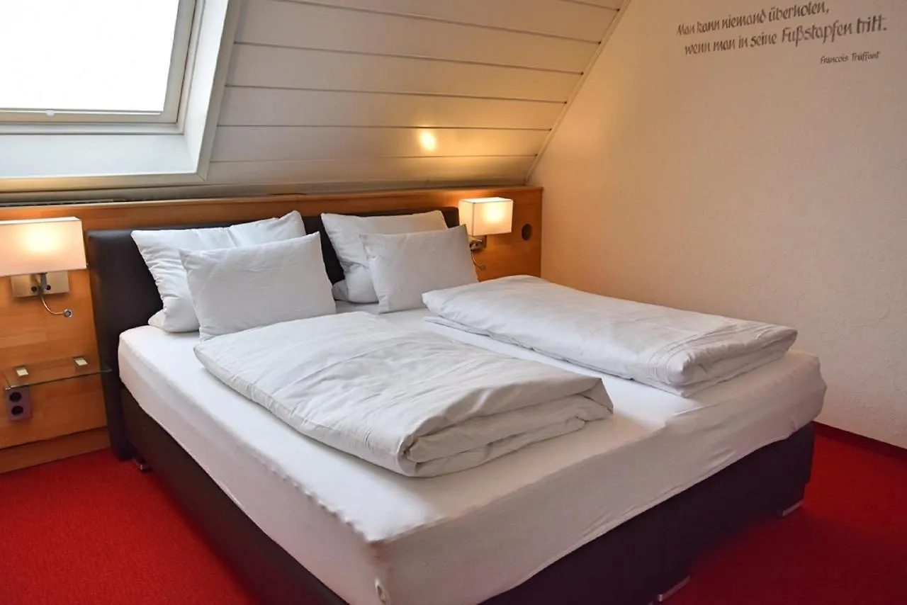 Cafe-Hotel Altreuter Nördlingen 0*,